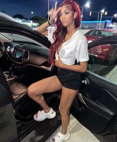 Customer photo review of Vibrant Burgundy Lustrous Silky Straight Lace Frontal Wig