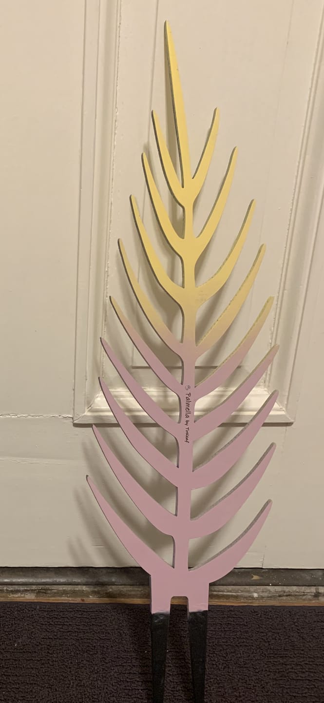 Customer photo review of BARE™ Palmella™ - Customizable wooden plant support - Inspired by the Palm leaf