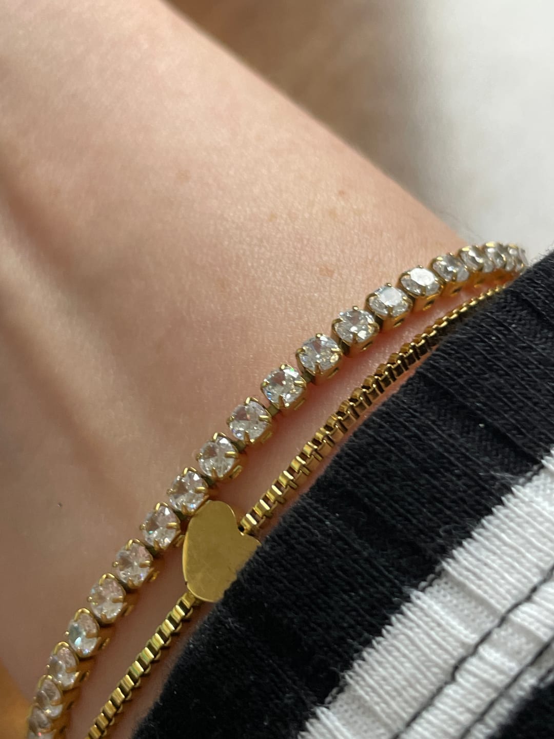 Customer photo review of Lovely Tennis Armband | 18K vergoldet
