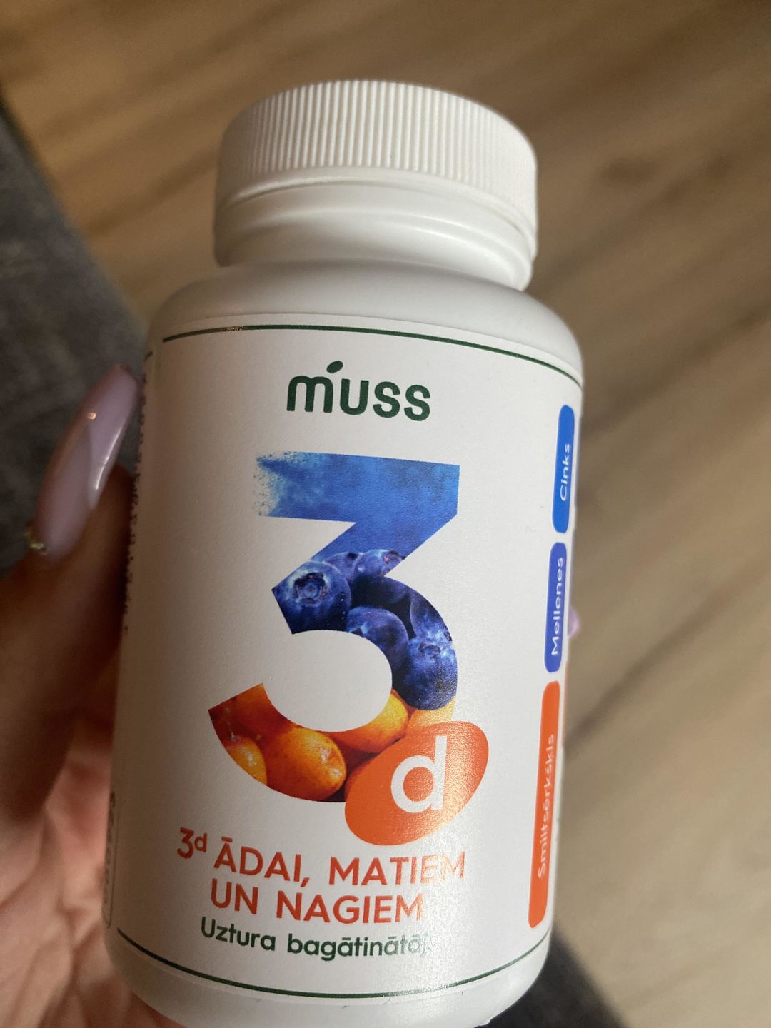 Customer photo review of Organic Hair, Skin & Nails Vitamins–3d