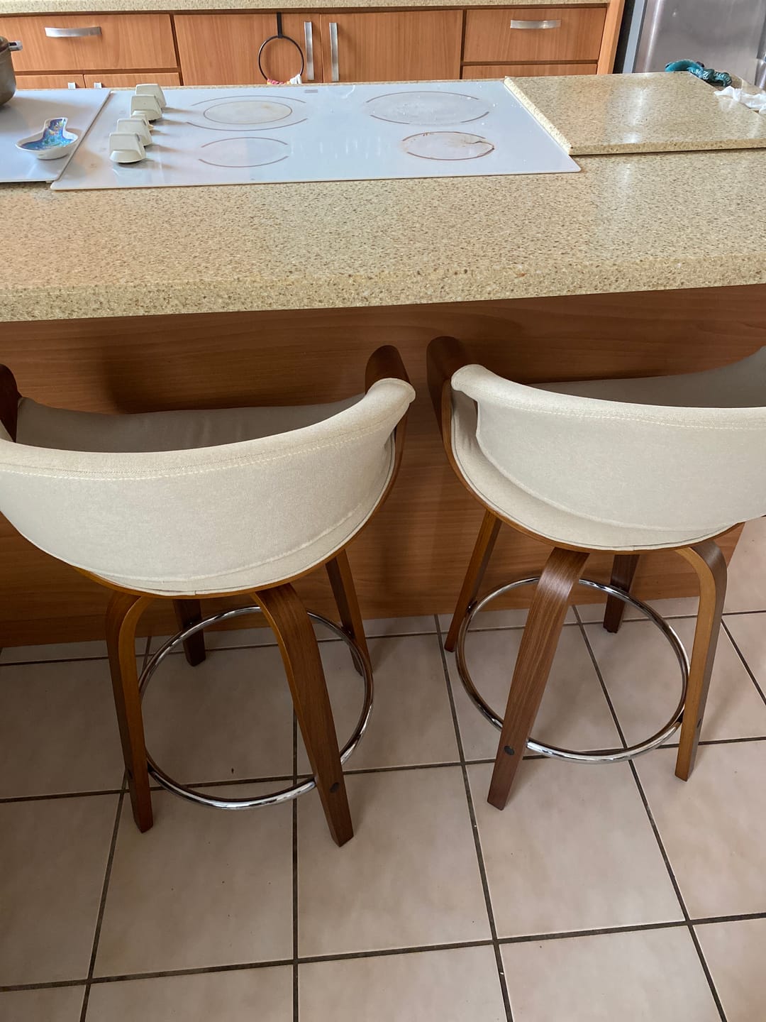 Customer photo review of LUMISOURCE CURVINI 24'' COUNTER STOOL - SET OF 2
