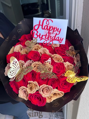 Customer photo review of Cappuccino & Red Rose Bouquet