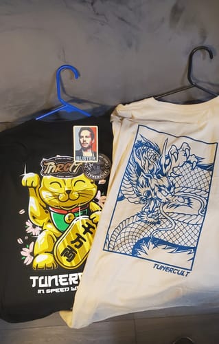 Customer photo review of GOLDEN KITTY T-SHIRT