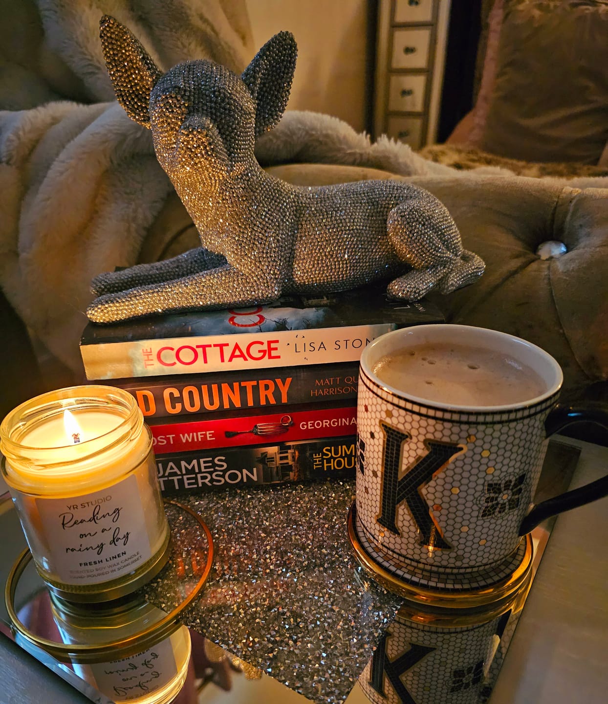 Customer photo review of “Reading on a rainy day” Fresh Linen - Soy Candle