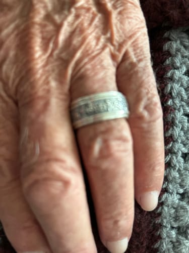 Customer photo review of Buddha Stones 925 Sterling Silver Six True Words Calm Balance Rotatable Ring