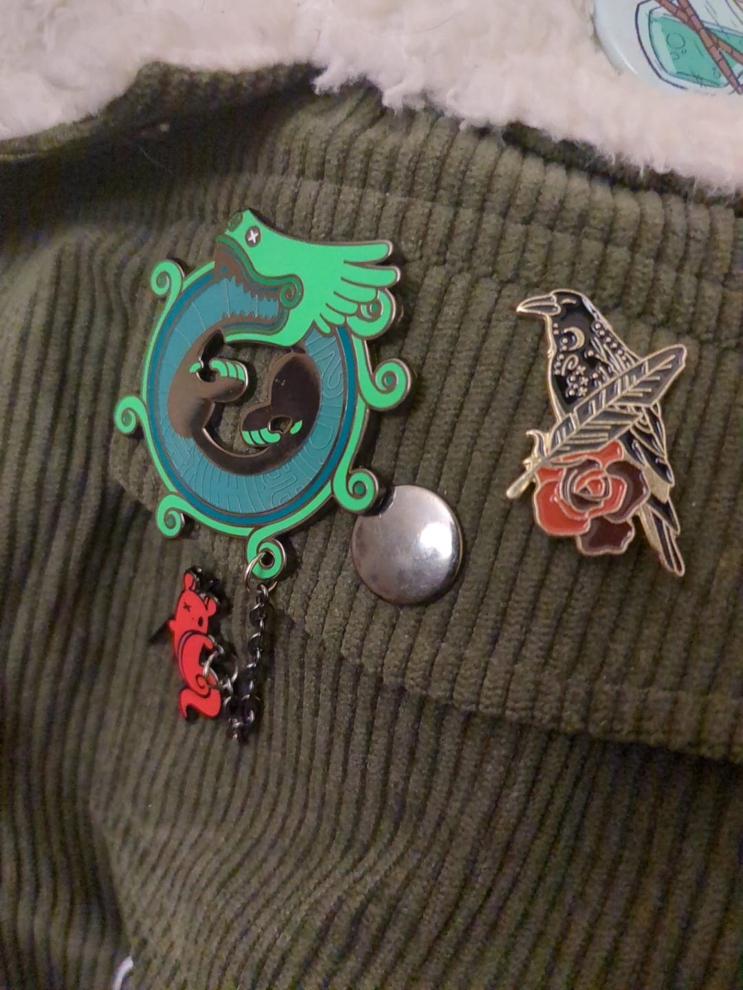Customer photo review of Rain World - Green Lizard Hanger Pin