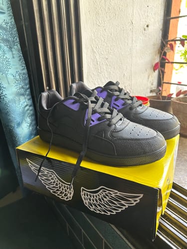 Customer photo review of ZOON black purple red Men's casual sneaker