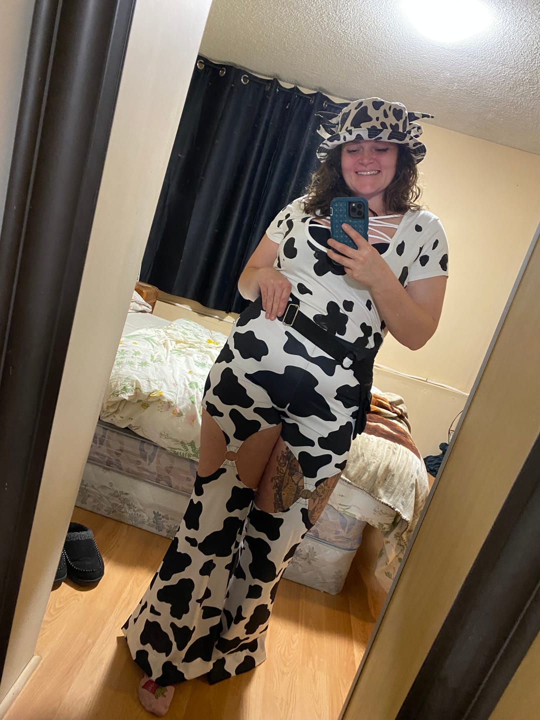 Customer photo review of Cow O-Ring Flare Pants