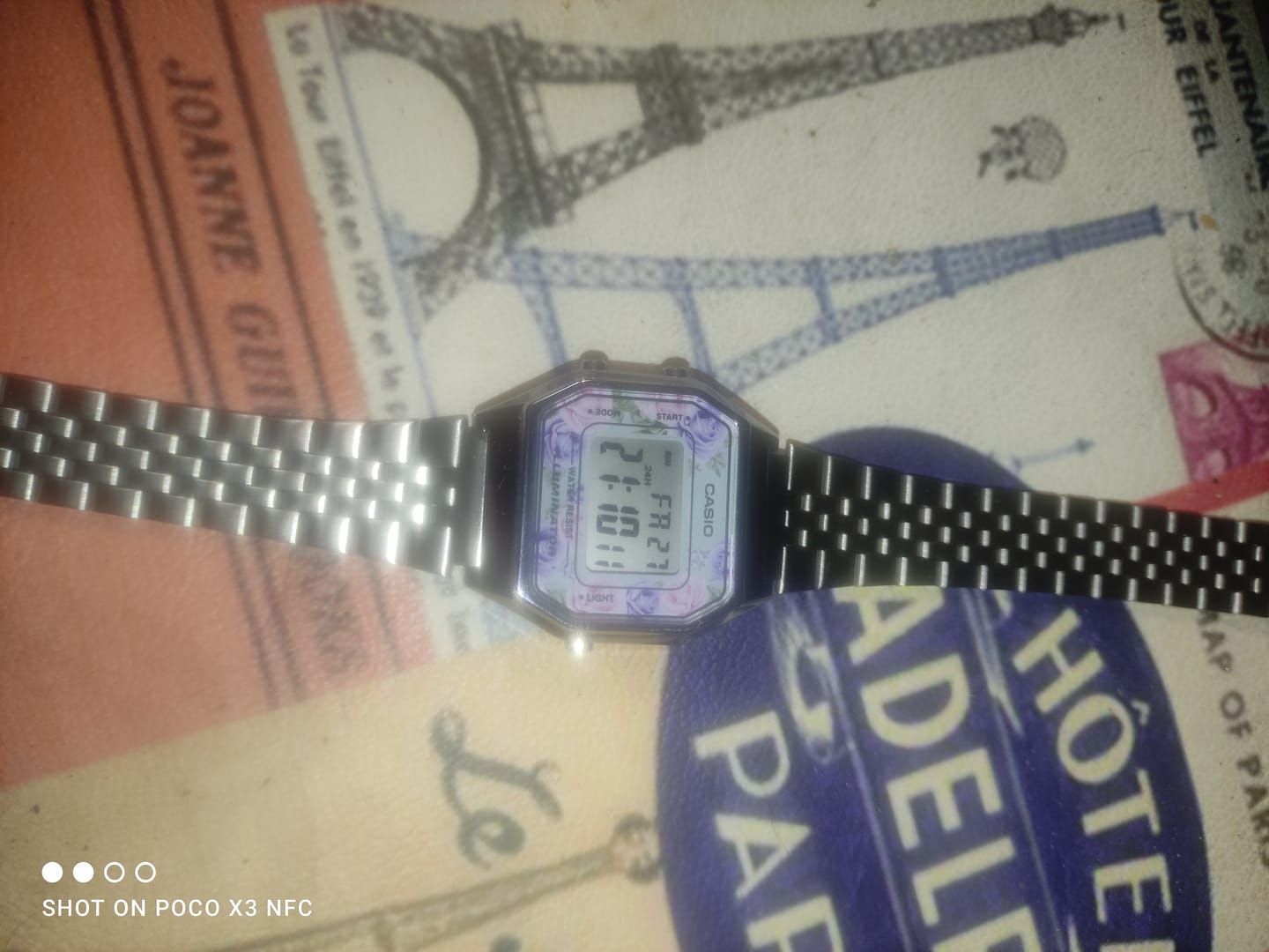 Customer photo review of Reloj Casio Vintage LA680WA-2CDF Plateado Flores