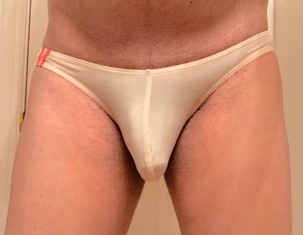 Customer photo review of 4 Pack Men's Seamlessess Thin Pouch Bikini