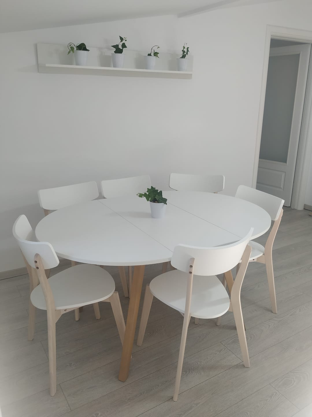 Customer photo review of Masa extensibila RUBEN, alb/stejar, 102/142x102x73 cm
