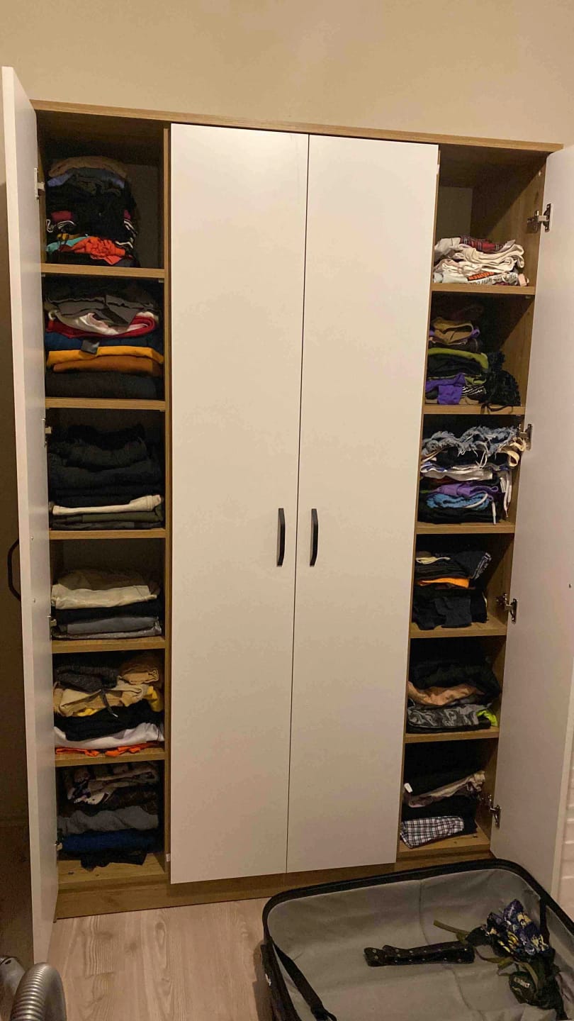 Customer photo review of Rani BA116 Geniş Gardırop Elbise Dolabı 4 Kapaklı 12 Raflı 2 Askılı Sepet Ceviz - Beyaz