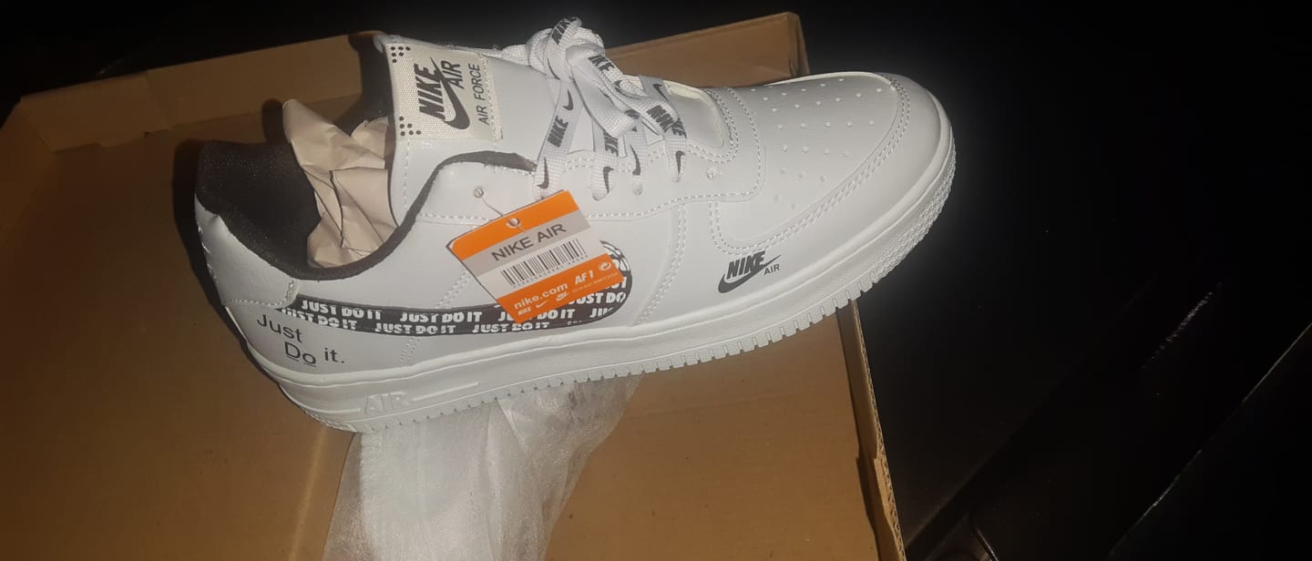 Customer photo review of Paq 6 Pares Tenis 270 Blanco Negro Negro 25/28.5