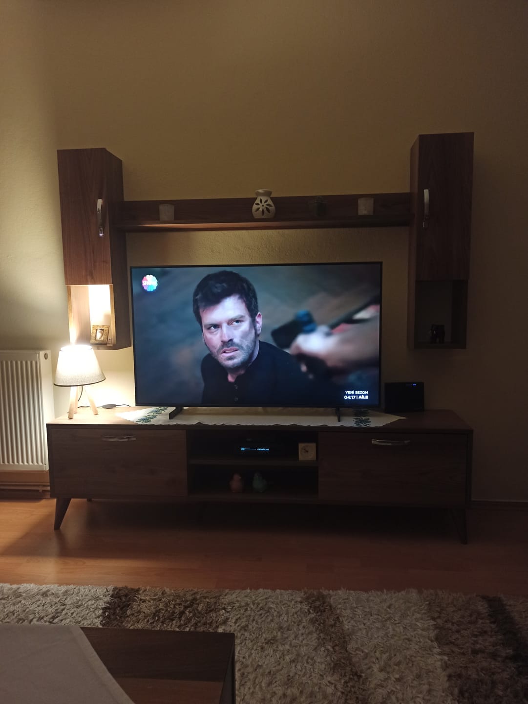 Customer photo review of Rani A9 Duvar Raflı Tv Ünitesi Kitaplıklı Tv Sehpası Duvara Monte Raflı Modern Ayaklı 180 cm Minyatür Ceviz M27