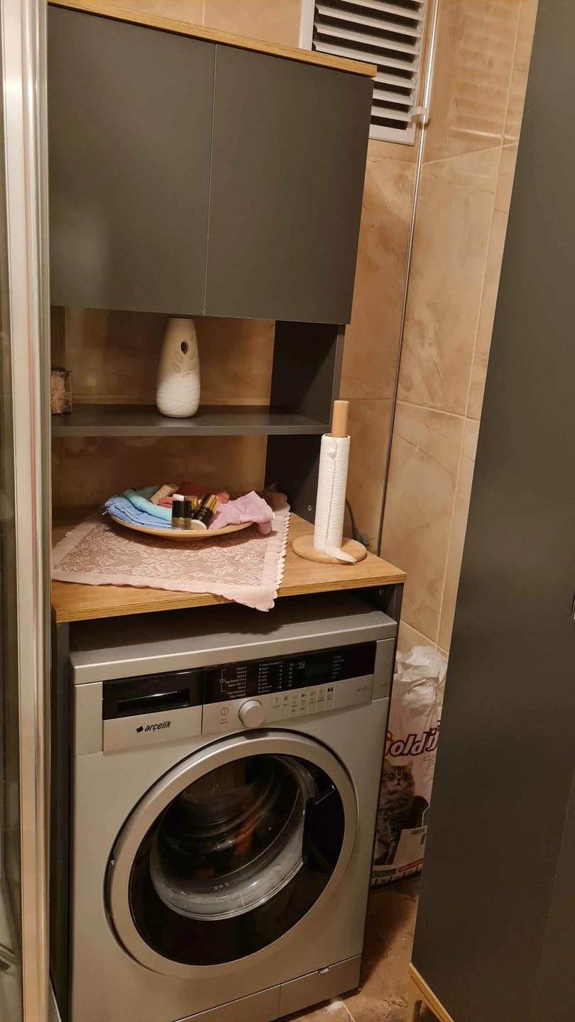Customer photo review of Rani KD101 Çamaşır Makinesi Dolabı 3 Raflı Kapaklı Banyo Dolabı Antrasit - Sepet Ceviz