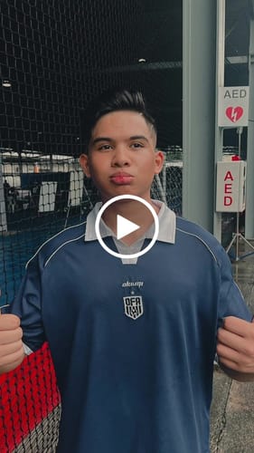 Customer video review of 'Exclusive' Blue Retro Football Tee