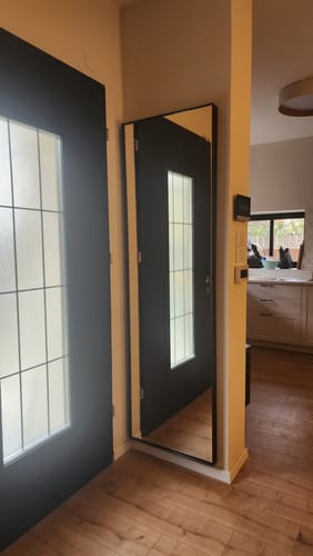 Customer photo review of דלת מראה להסתרת ארון חשמל