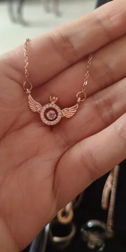 Customer photo review of Jewelance™ - Elegant Halskæde Med Englevinger