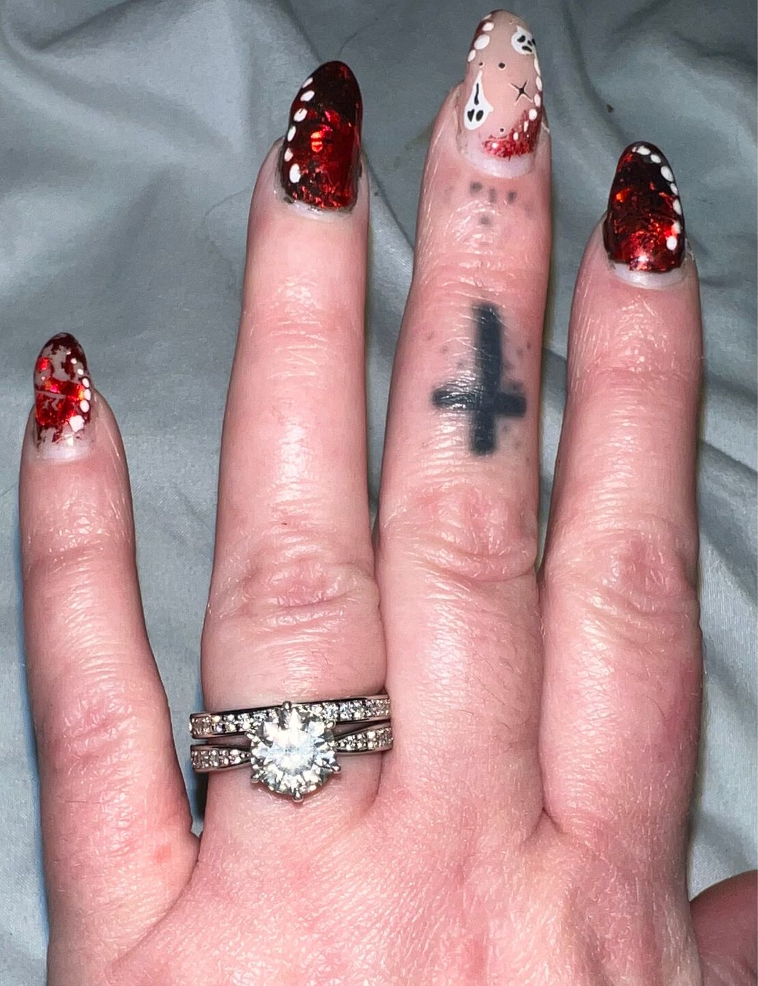 Customer photo review of Brilliant 2 CT Moissanite Ring Set