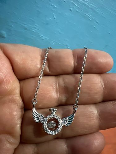 Customer photo review of Jewelance™ - Elegant Halskæde Med Englevinger