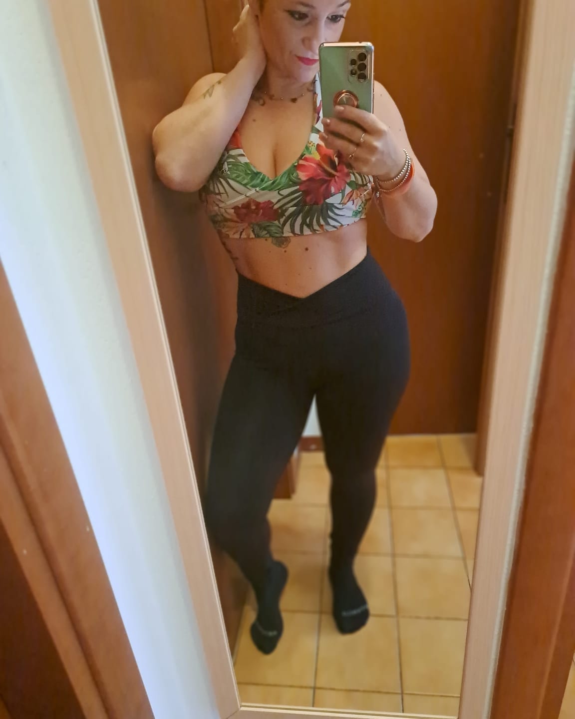 Customer photo review of LEGGINGS INTENSE BLACK