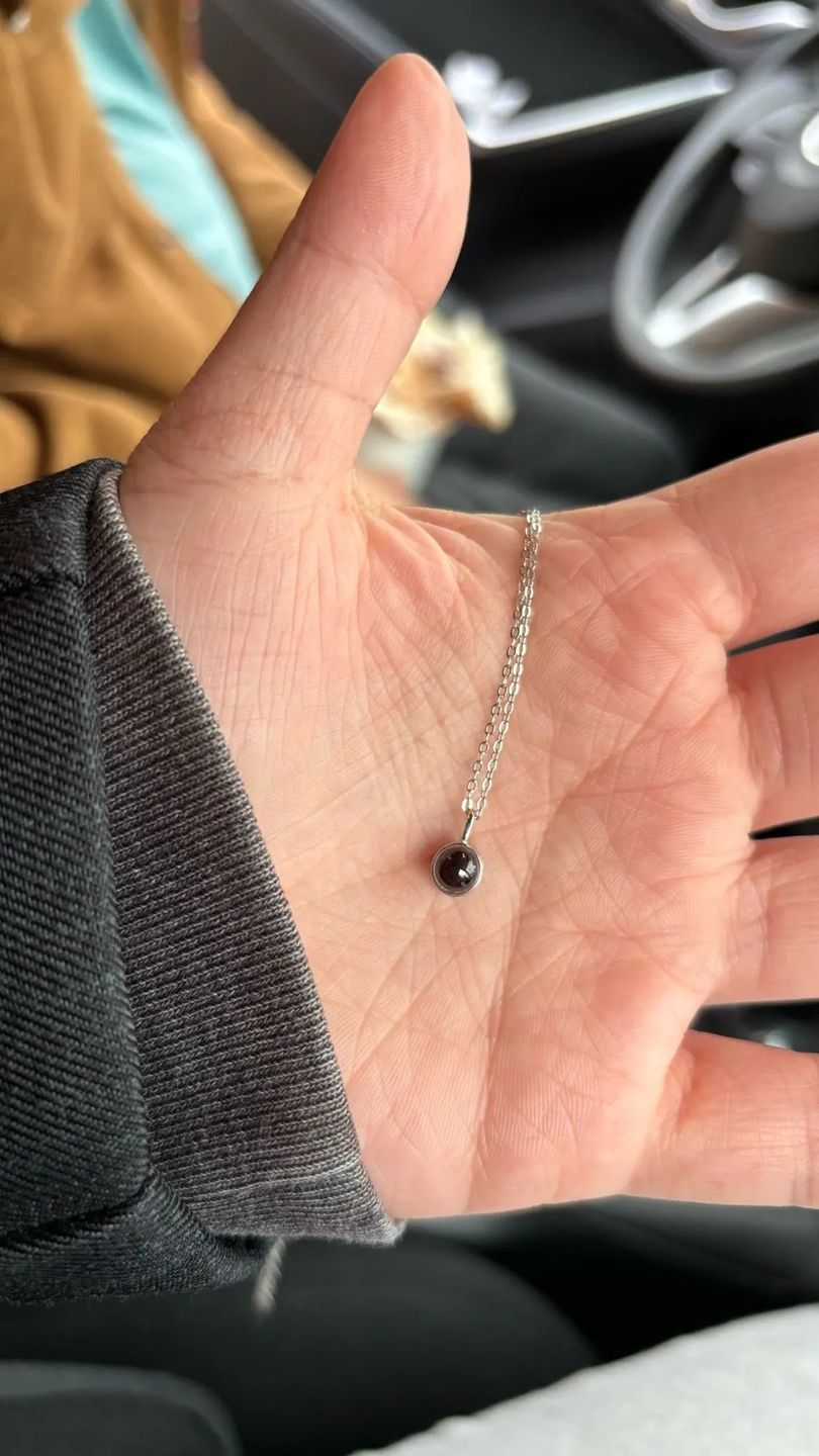 Customer photo review of Zikrayati Gems Circle Photo Necklace