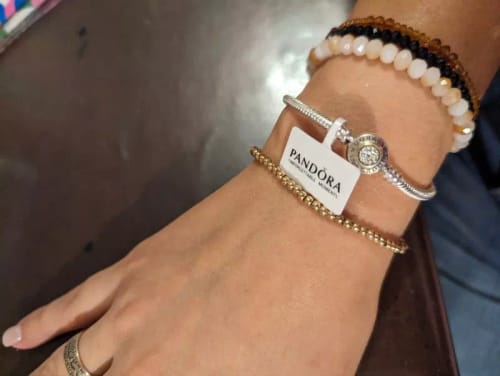 Customer photo review of PULSERA SPARKLING CROWN PANDORA S 925