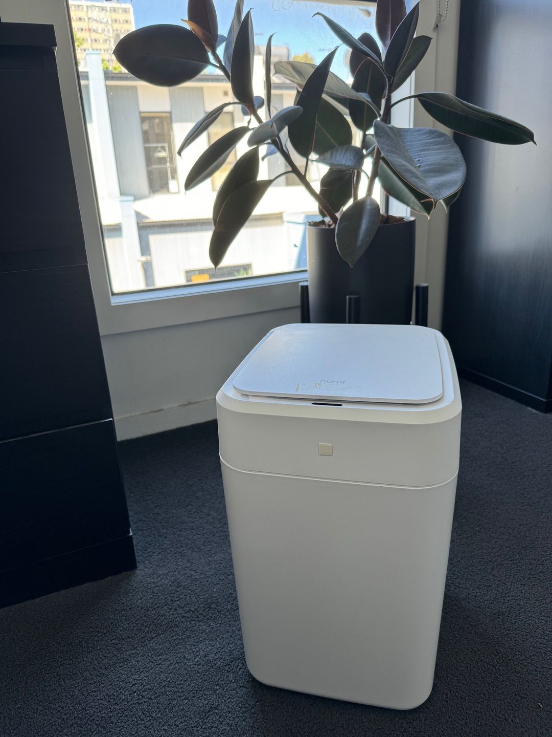 Customer photo review of Numi B1 Self-Sealing Self-Changing Smart Bin
