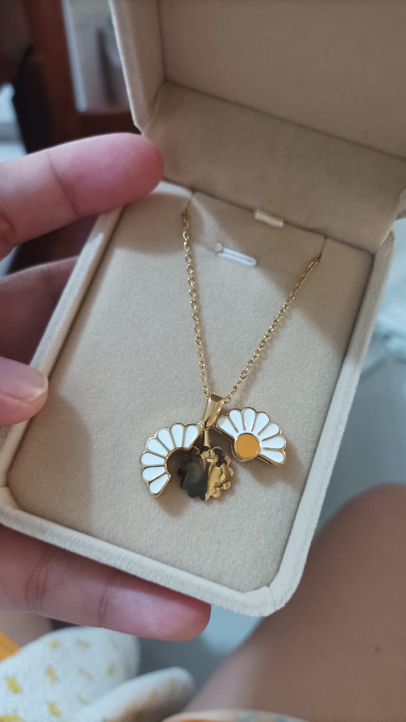 Customer photo review of Printave™ Personalized Flower Necklace