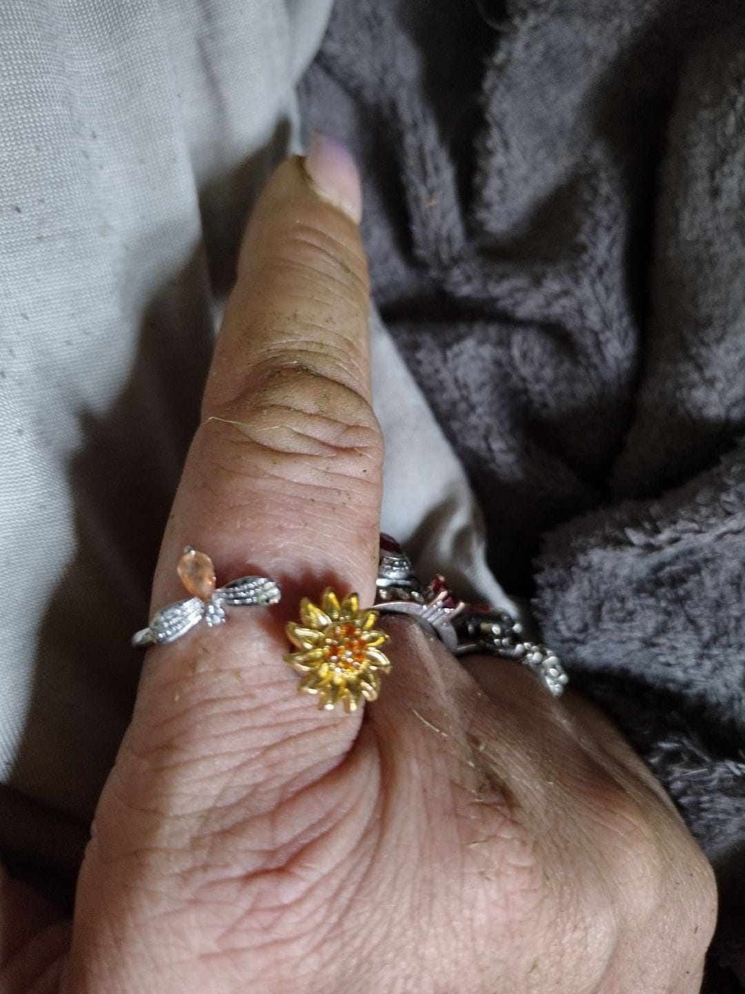 Customer photo review of Spinning Sunflower & Bee Ring
