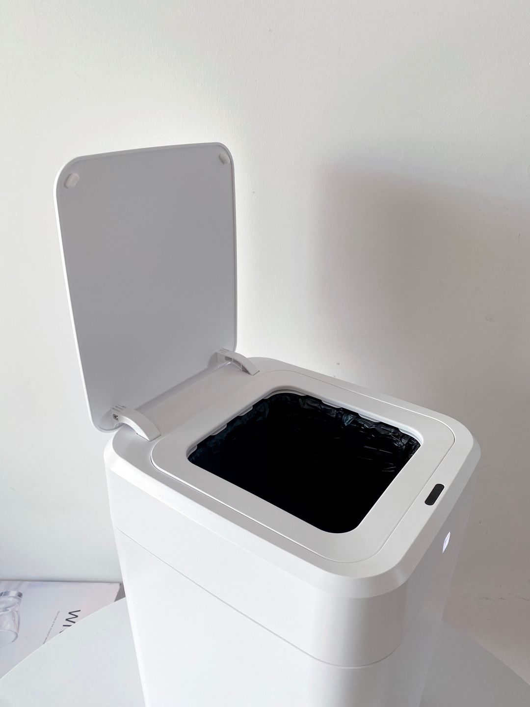 Customer photo review of Numi B1 Self-Sealing Self-Changing Smart Bin