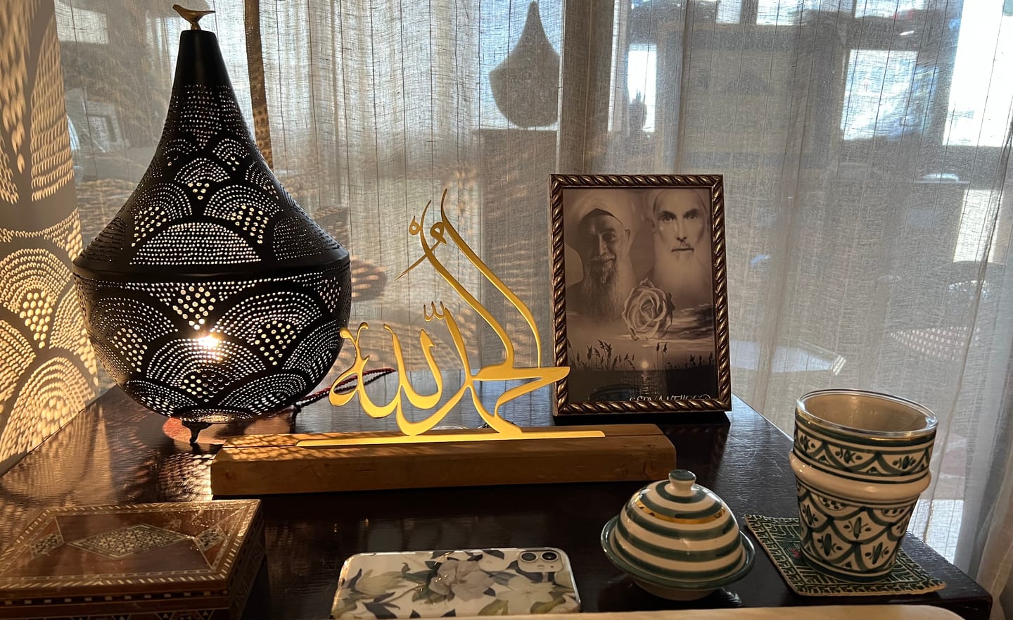 Customer photo review of Subhanallah, Alhamdulillah and AllahuAkbar Arabic Islamic Tabletop Decor with Wooden Stand