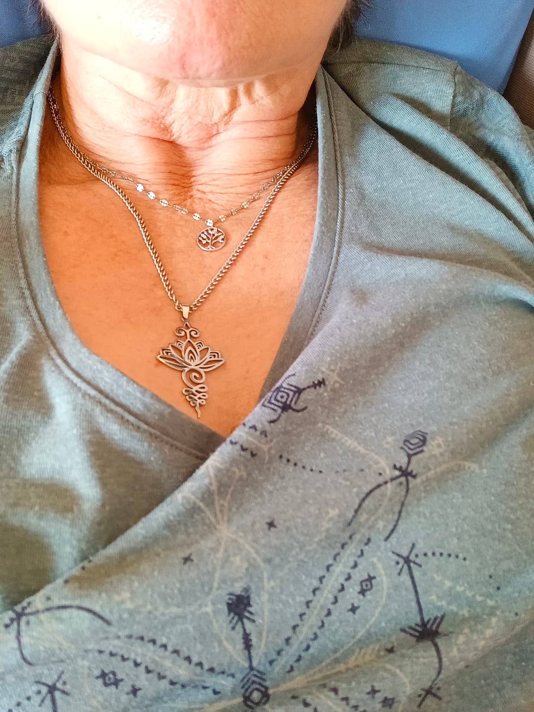 Customer photo review of Pendentif "Lotus Unalome"