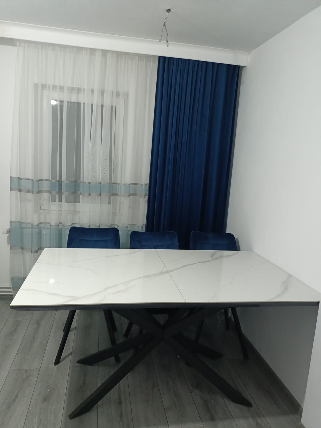 Customer photo review of Masa extensibila DIESEL, alb cu efect de marmura/negru, 160/200x90x76 cm