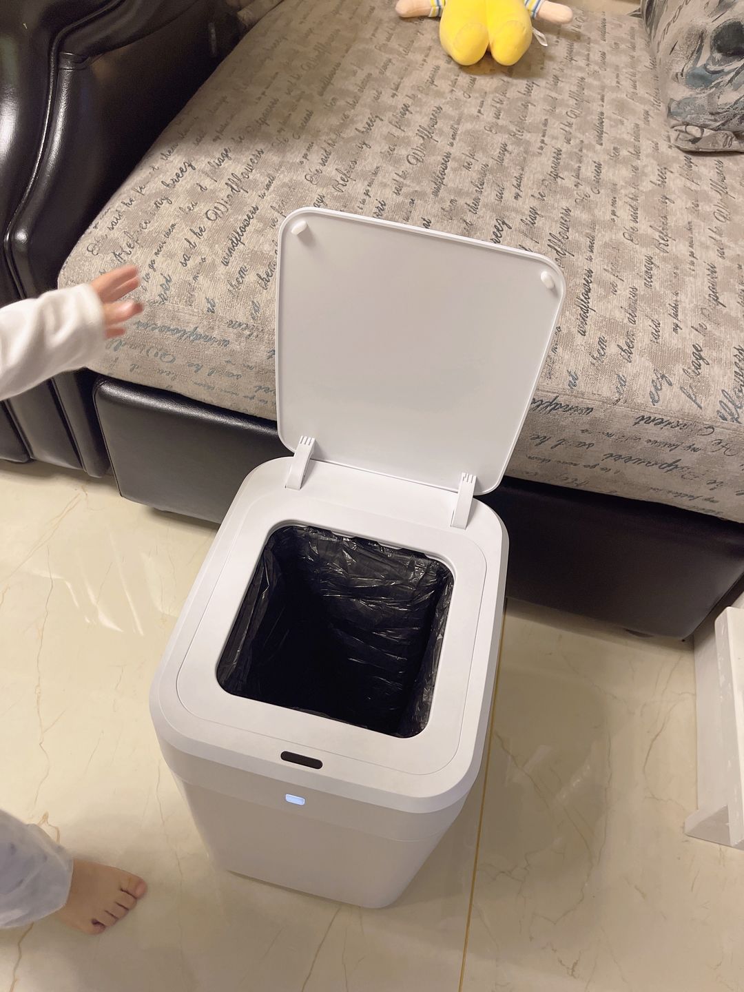 Customer photo review of Numi B1 Self-Sealing Self-Changing Smart Bin