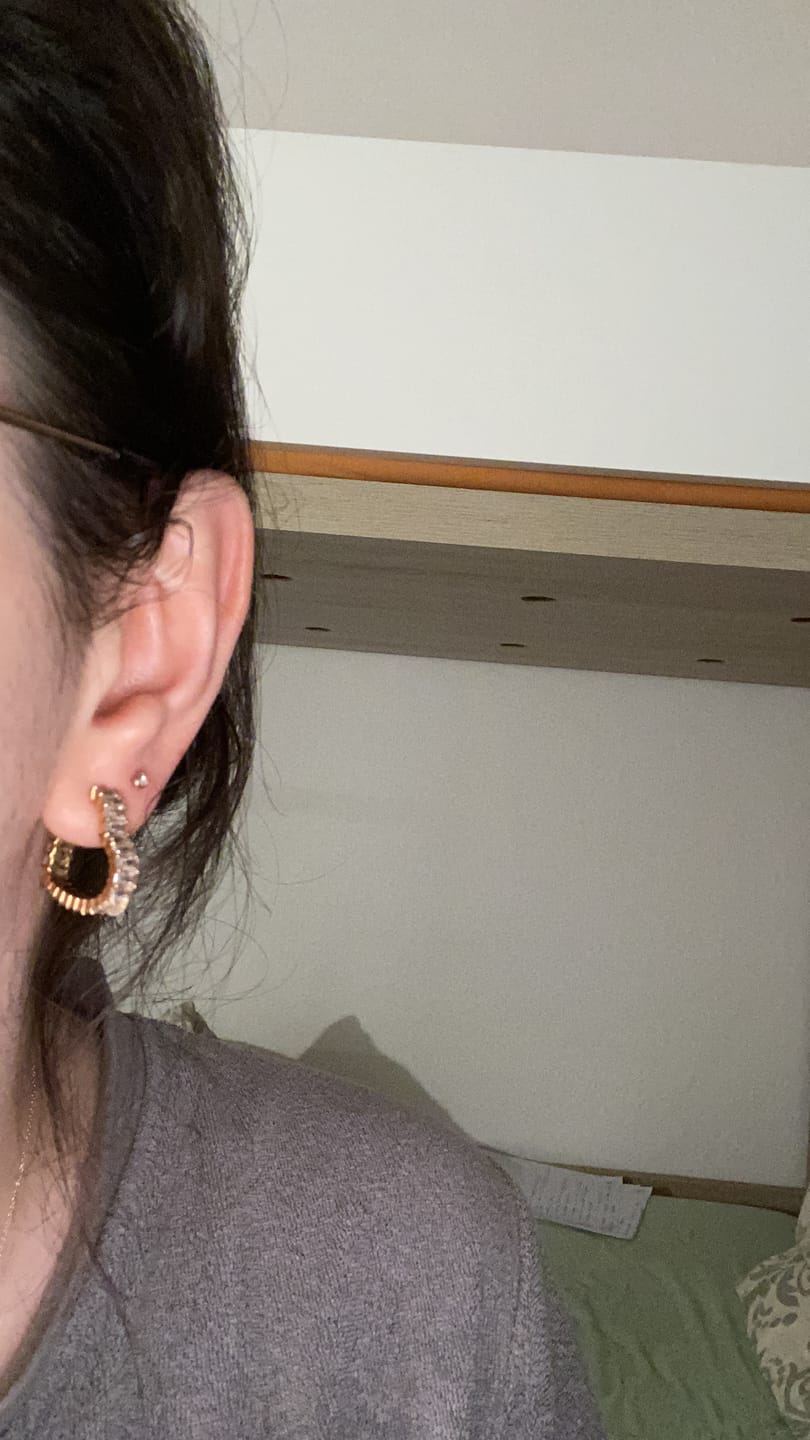 Customer photo review of Heart Deluxe Creolen | 18K vergoldet