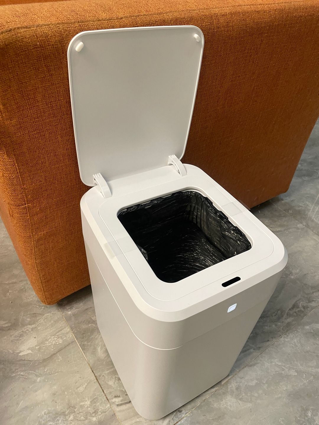 Customer photo review of Numi B1 Self-Sealing Self-Changing Smart Bin