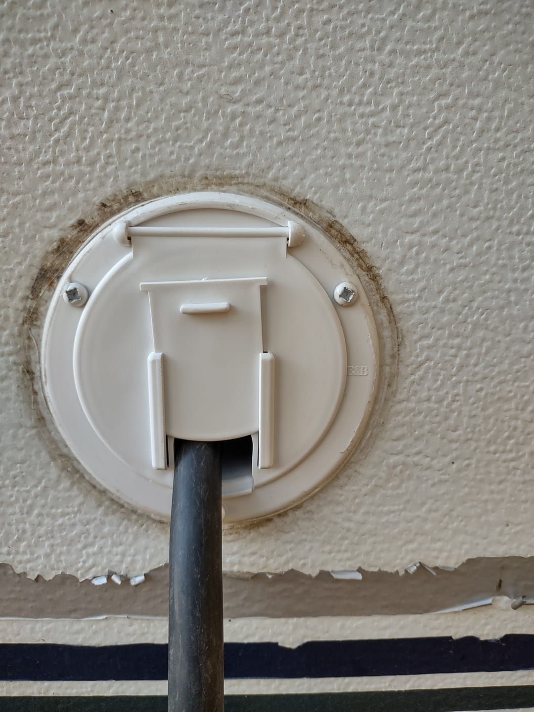Customer photo review of Power Cord Hatch