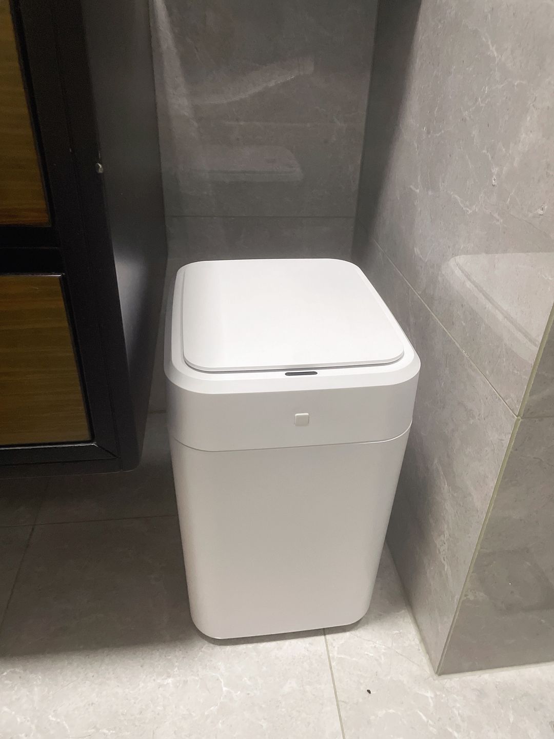 Customer photo review of Numi B1 Self-Sealing Self-Changing Smart Bin