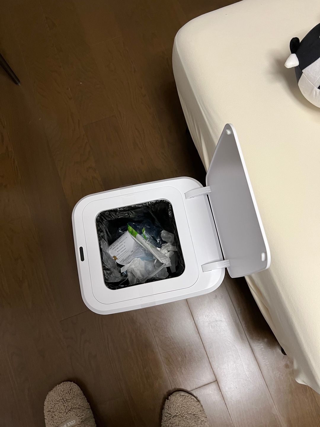 Customer photo review of Numi B1 Self-Sealing Self-Changing Smart Bin
