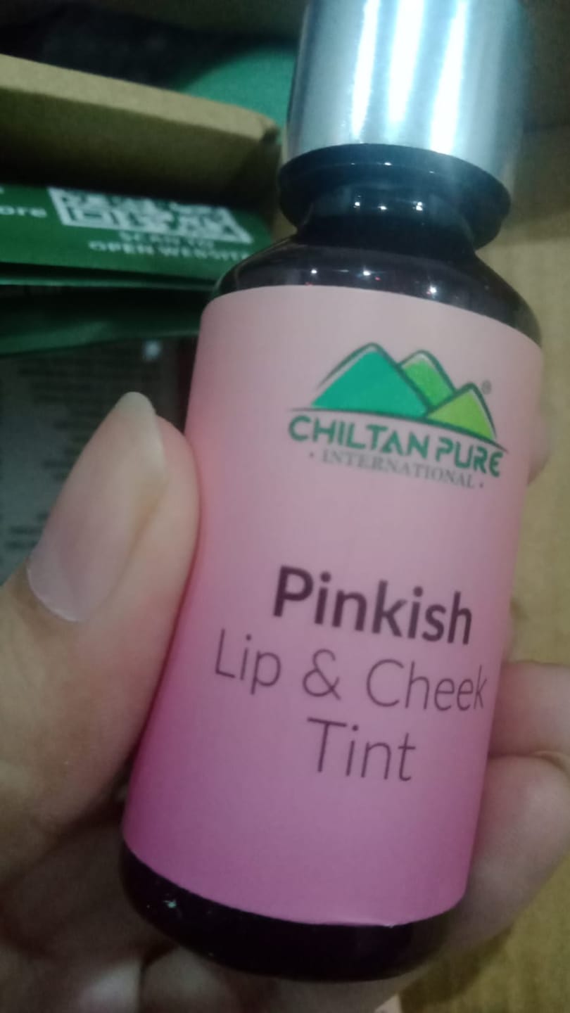 Customer photo review of Lip & Cheek Tints - Perfect Pair for Luscious Lips & Rosy Cheeks - Long Lasting, Smudge Proof, Gives Dewy & Youthful Glow!