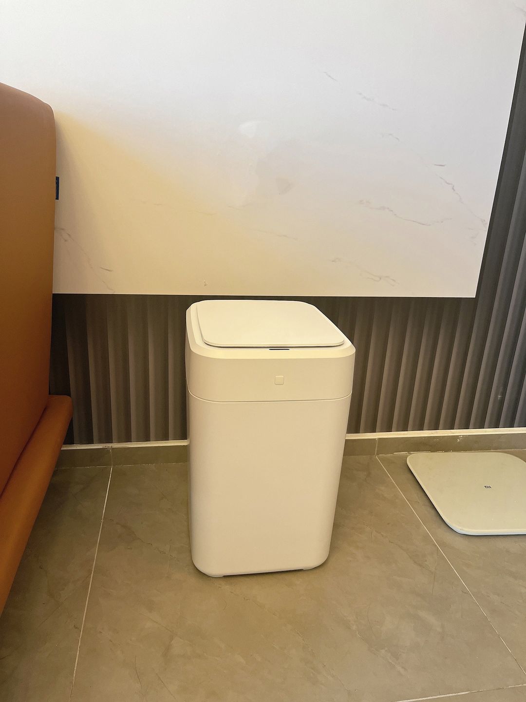 Customer photo review of Numi B1 Self-Sealing Self-Changing Smart Bin