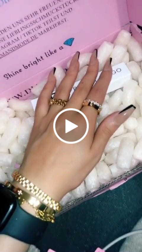 Customer video review of Deluxe Ring | 18K vergoldet