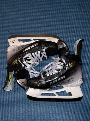 Customer photo review of Bauer Vapor Hyperlite2 Senior Hockey Skates