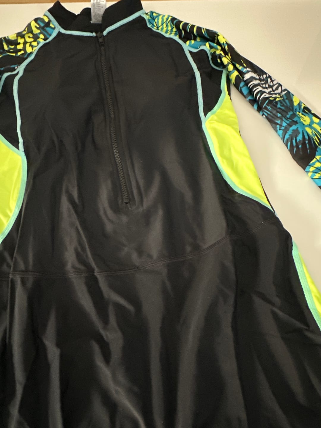 Customer photo review of Full Body Rashguard Women Green&Black