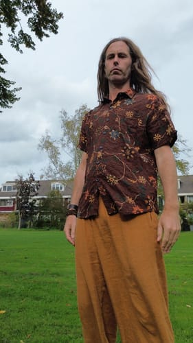 Customer photo review of Chemise à fleurs hawaïenne Aloha marron pour homme avec poche de plage en coton rétro