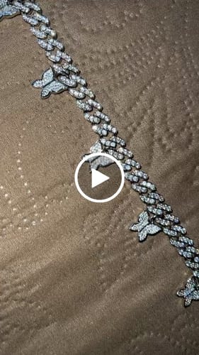 Customer video review of “Too fly” anklet