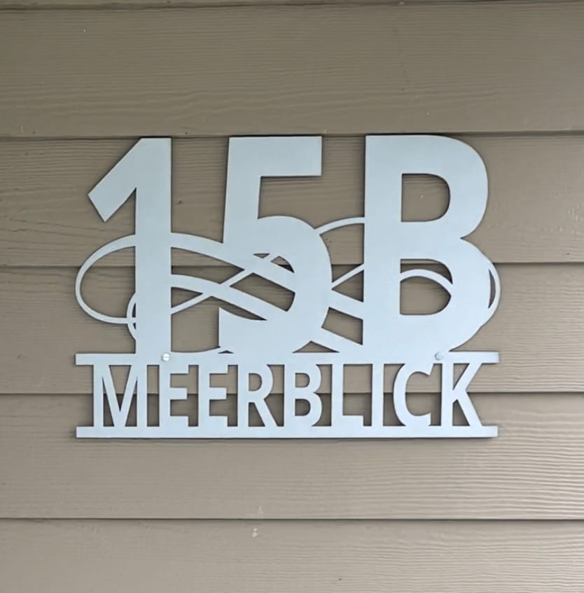 Customer photo review of Hausnummern-Türschild Ornamental Style einzeilig (personalisierbar)