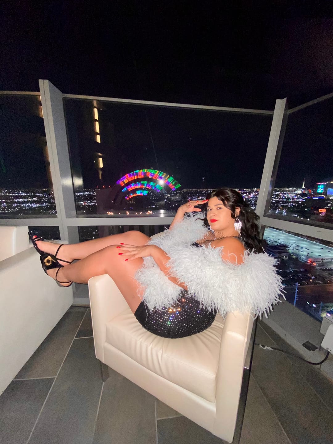 Customer photo review of Ostrich Feather Boa