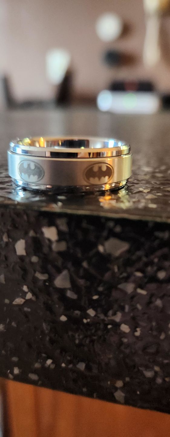 Customer photo review of Mens Batman Ring - Tungsten 8mm Spinning Band